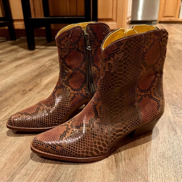 Free People New Frontier Snake Print Western Ankle Boots Size 41 - Picture 7 of 8